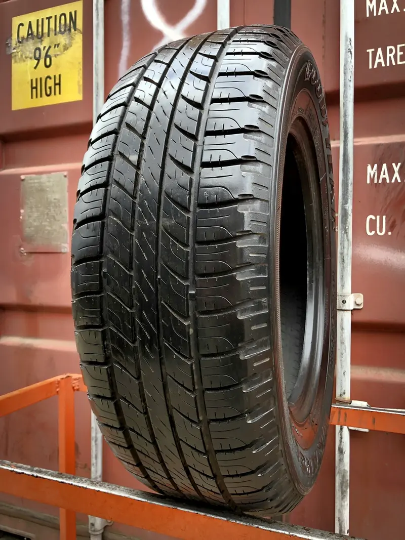 Б/у шина 245/65 R17 Goodyear Wrangler HP all weather, фото 1