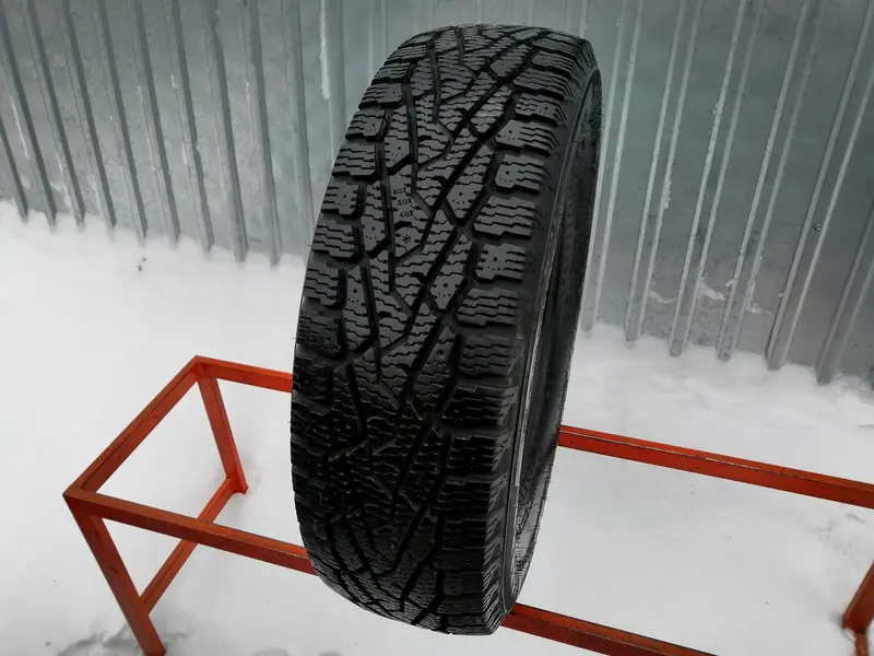 Б/у шина 245/70 R17 Nokian Hakkapeliitta LT2