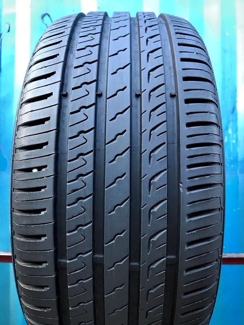 Б/у шина 255/30 R19 Barum Bravuris 5HM