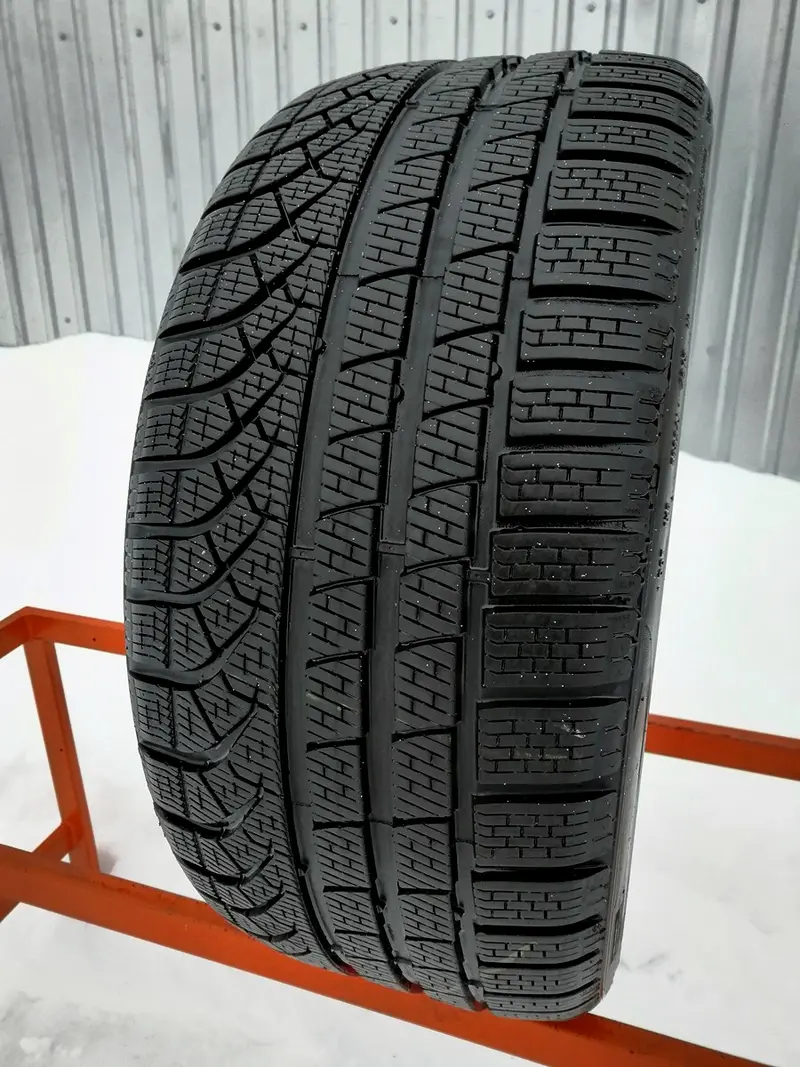 Б/у шина 255/30 R20 Pirelli P Zero Winter