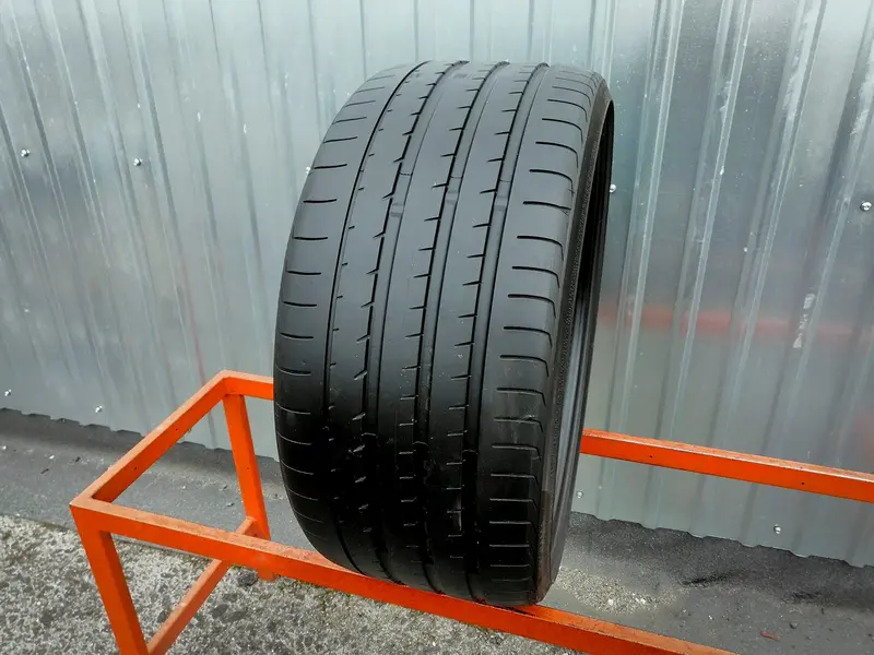 Б/у шина 255/30 R20 Yokohama Advan Sport V105