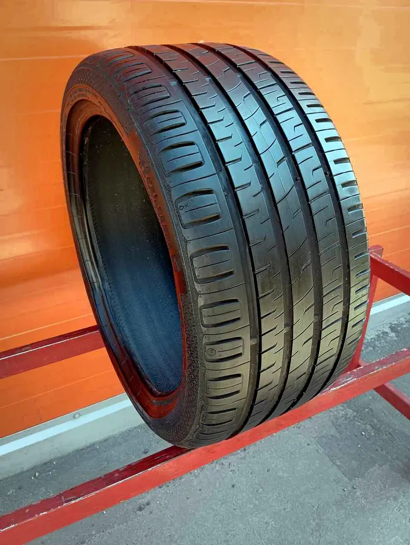 Б/у шина 255/35 R18 Barum Bravuris 3HM