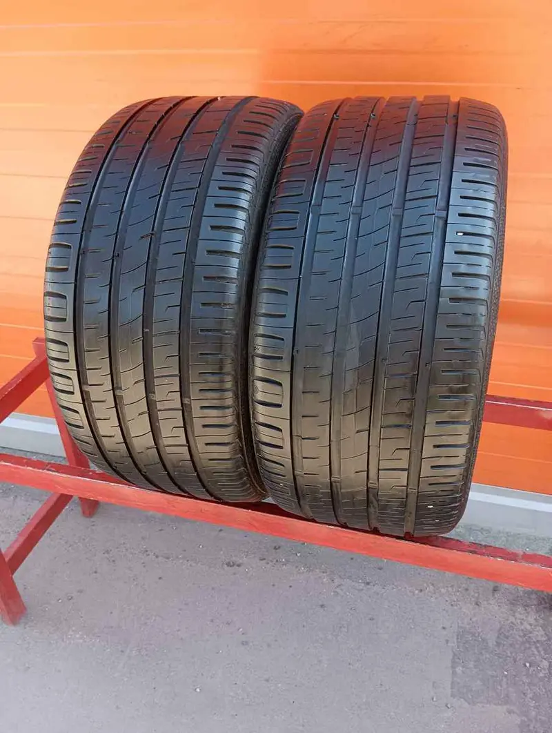 Пара б/у шин 255/35 R18 Barum Bravuris 3HM