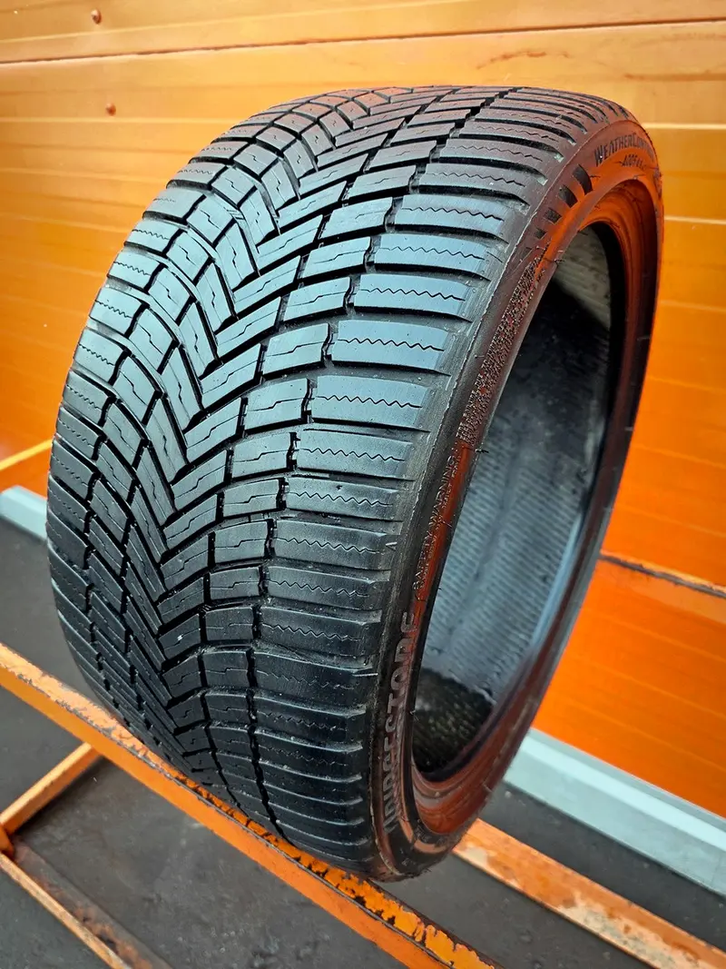 Б/у шина 255/35 R18 Bridgestone Weather Control A005 evo