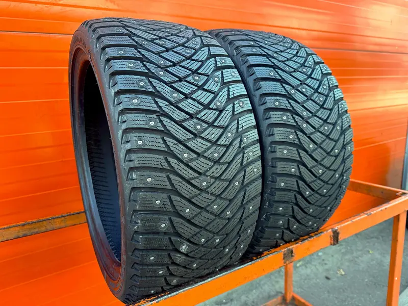 Пара новых шин 255/35 R18 Goodyear UltraGrip Arctic 2, фото 1