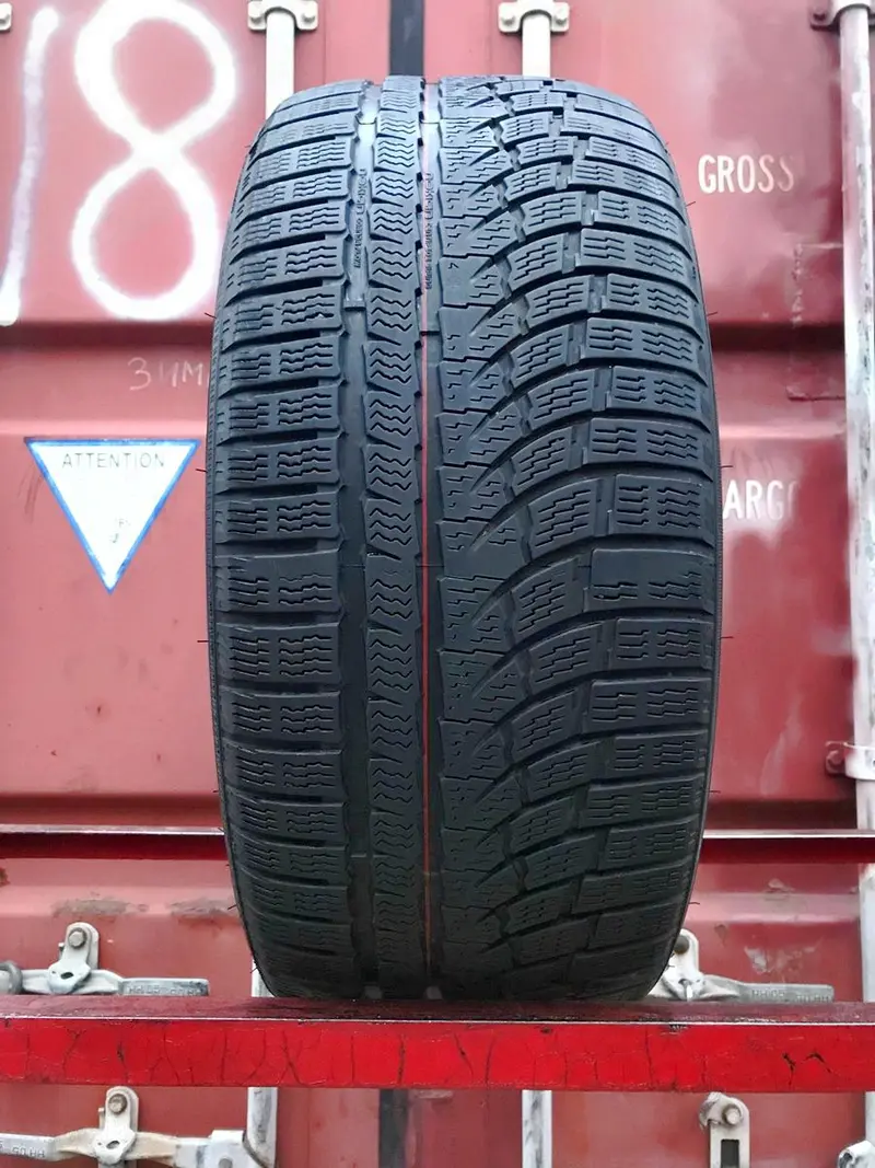 Б/у шина 255/35 R18 Nokian WR A4