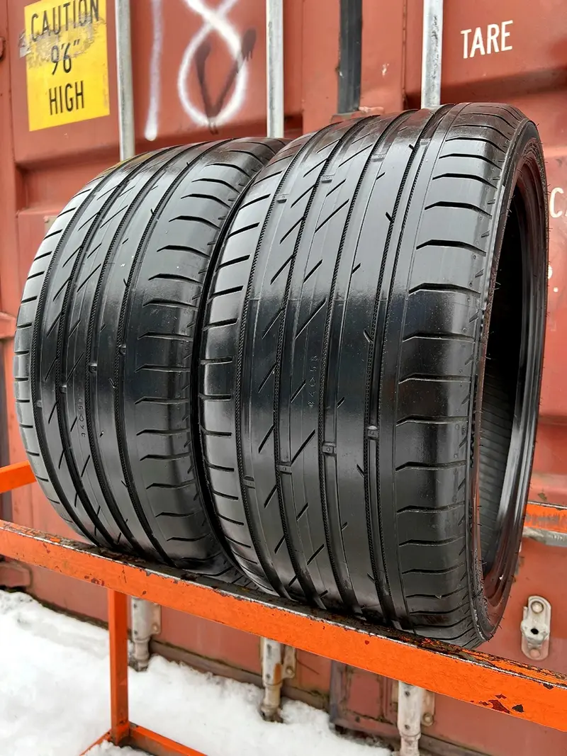 Пара б/у шин 255/35 R18 Nokian zLine