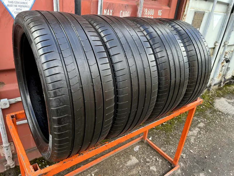 Комплект б/у шин 255/35 R19 Pirelli P Zero PZ4 RunFlat MOE