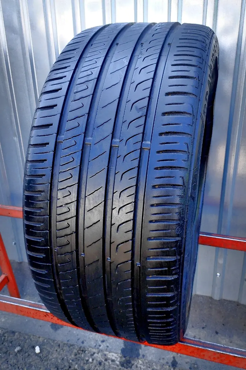 Б/у шина 255/35 R20 Barum Bravuris 5HM