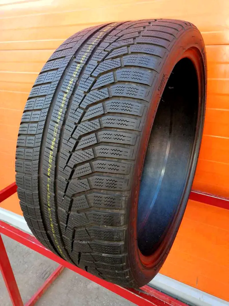 Б/у шина 255/35 R20 Hankook Winter I Cept Evo2 W320