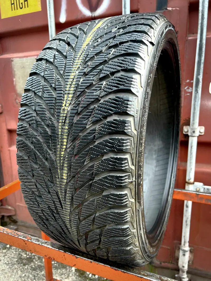 Б/у шина 255/35 R20 Nokian Hakkapeliitta R2, фото 1
