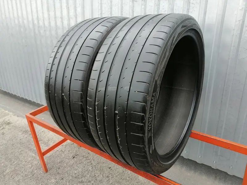 Пара б/у шин 255/35 R20 Yokohama Advan Sport V105