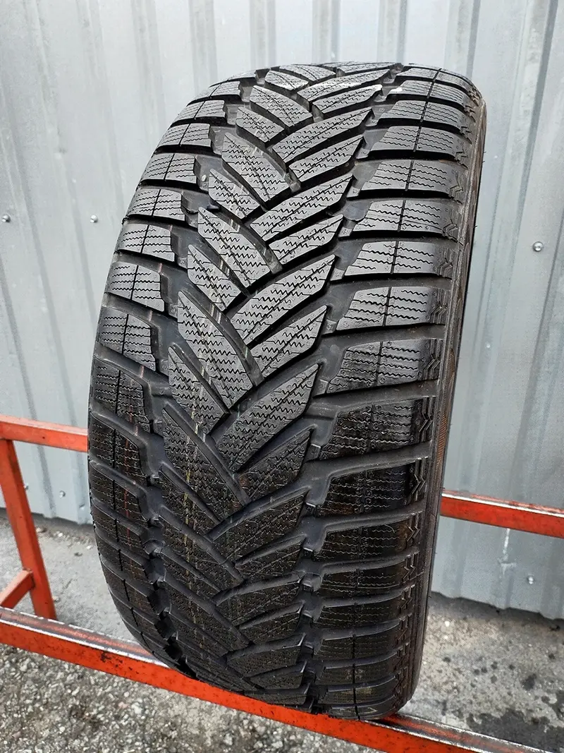 Б/у шина 255/40 R17 Dunlop SP Winter Sport M3