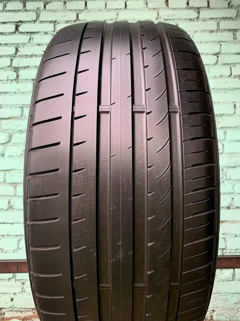 Б/у шина 255/40 R17 Falken Azenis FK-453CC