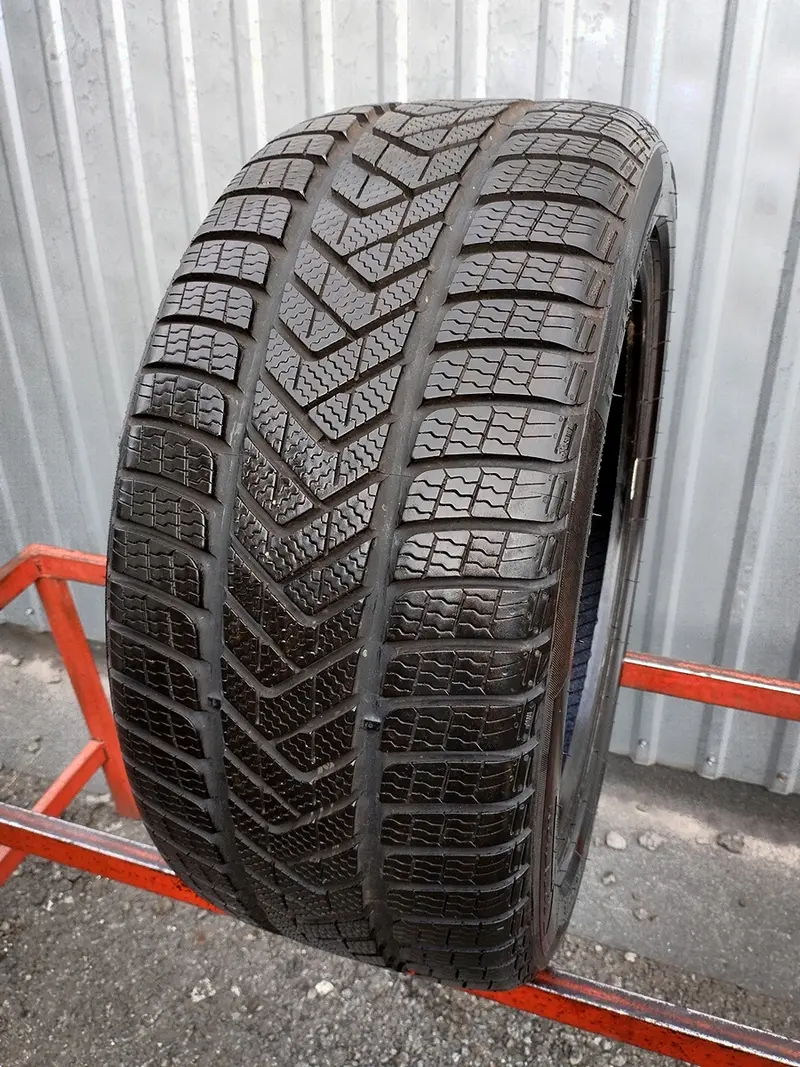 Б/у шина 255/40 R17 Pirelli Winter Sottozero 3