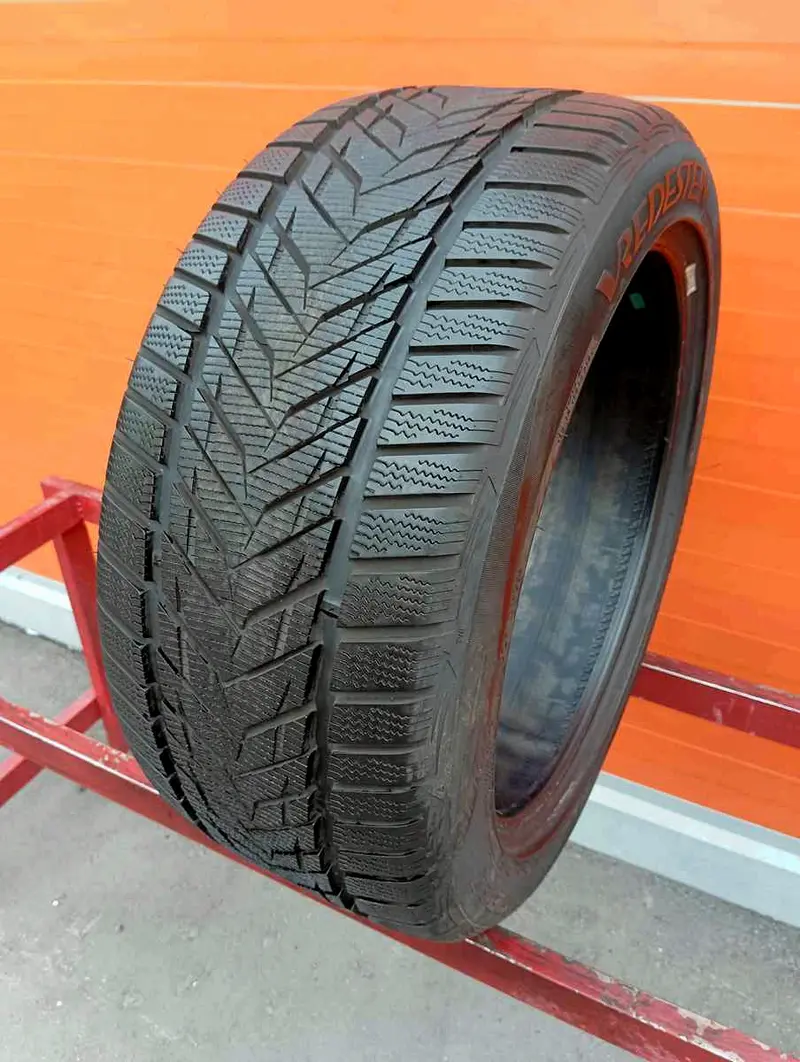 Б/у шина 255/40 R17 Vredestein Wintrac Xtreme S