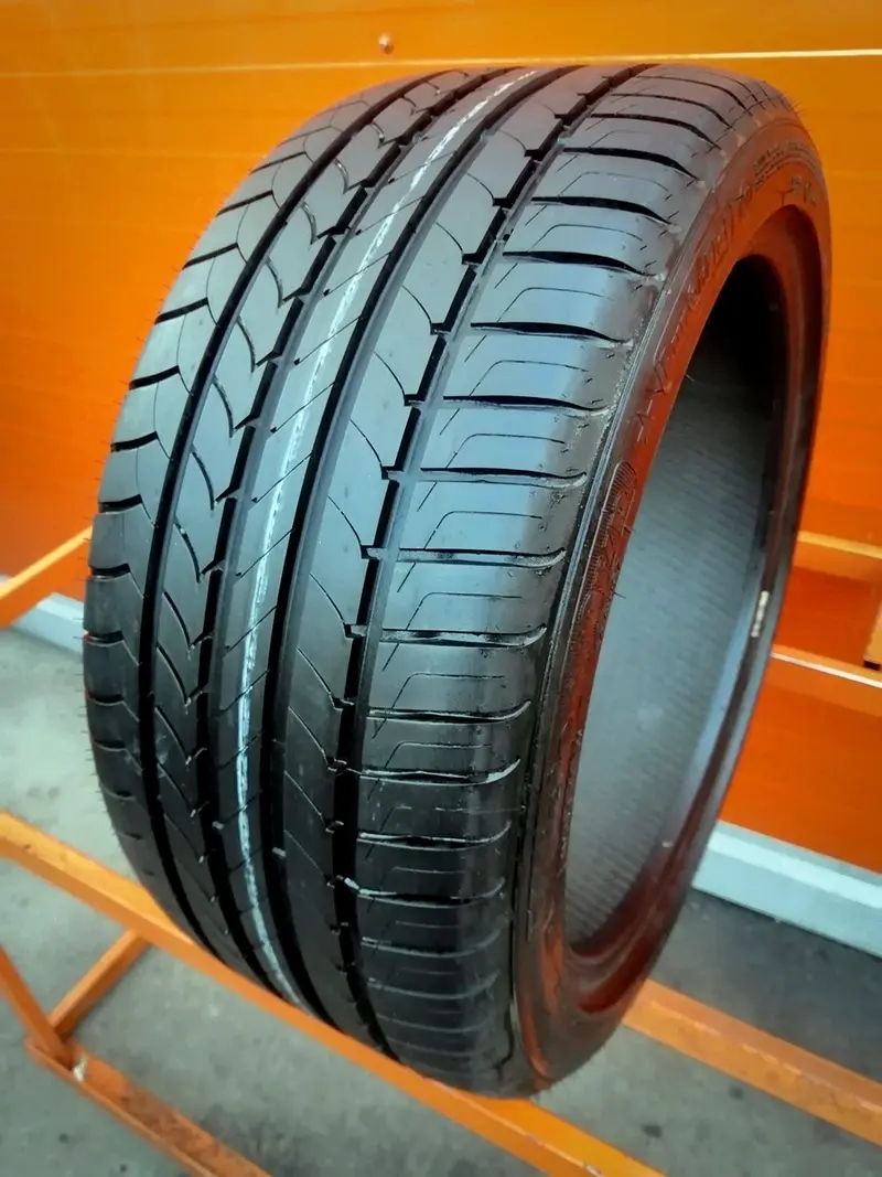 Б/у шина 255/40 R18 Goodyear EfficientGrip RunFlat
