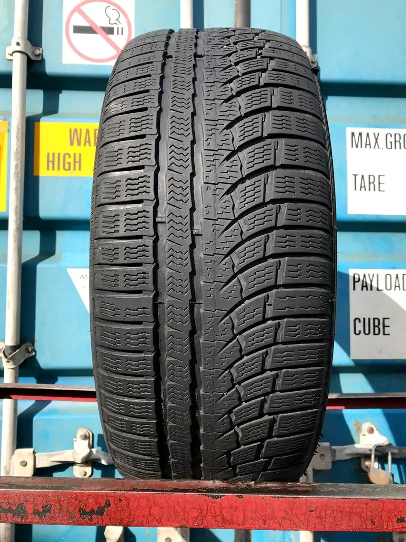 Б/у шина 255/40 R18 Nokian WR A4