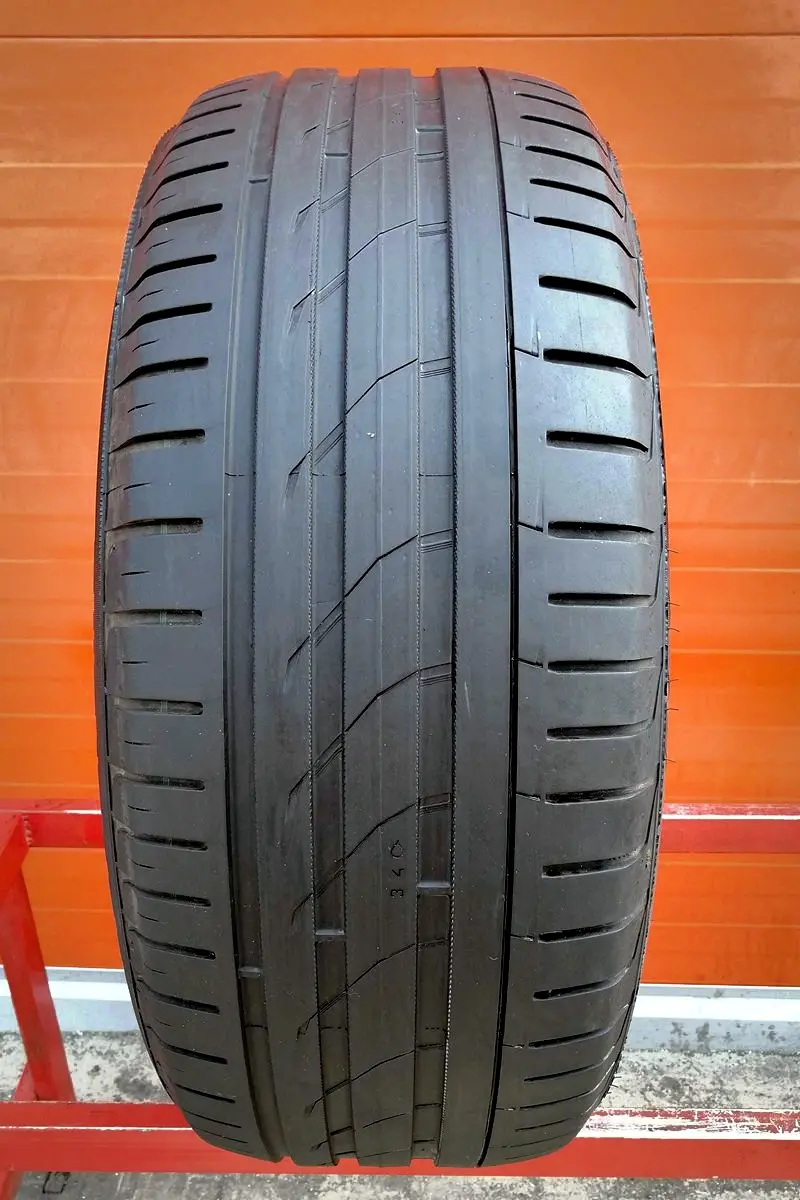 Б/у шина 255/40 R18 Nokian zLine