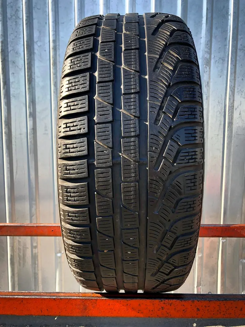 Б/у шина 255/40 R18 Pirelli Winter 240 Sottozero 2