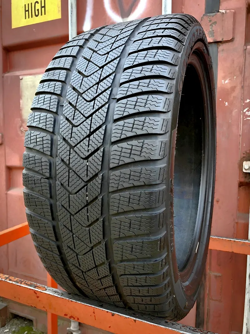 Б/у шина 255/40 R18 Pirelli Winter Sottozero 3 RunFlat, фото 1