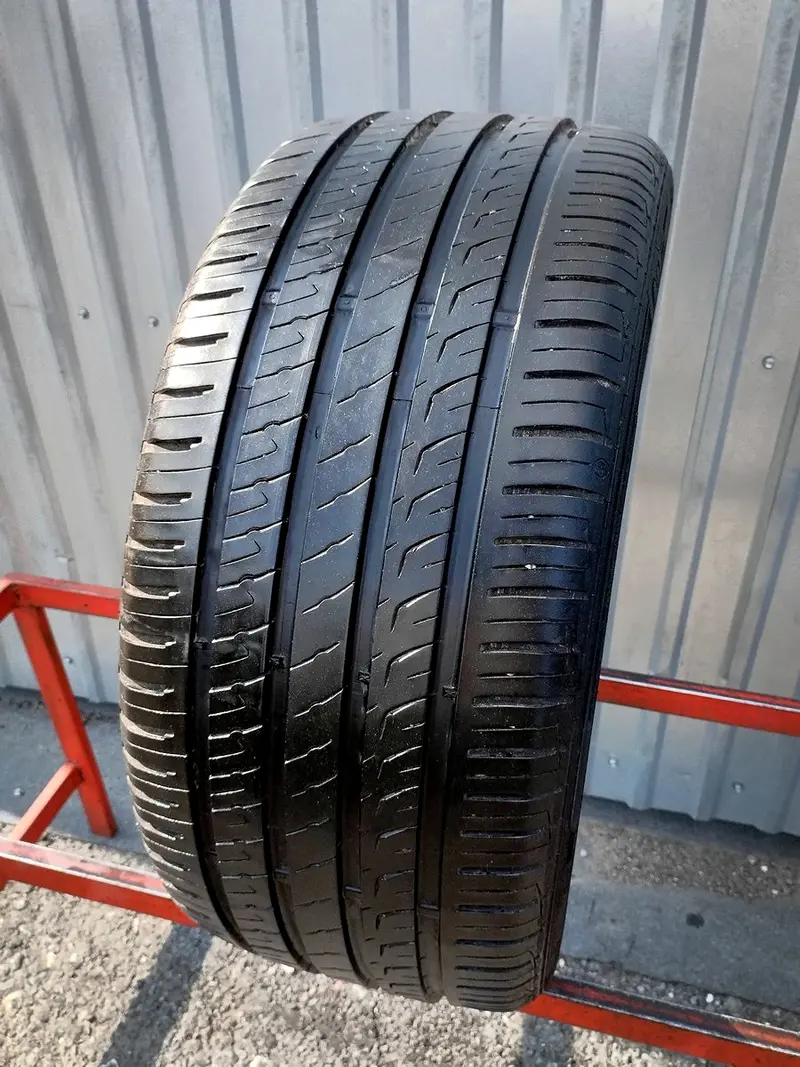 Б/у шина 255/40 R19 Barum Bravuris 5HM