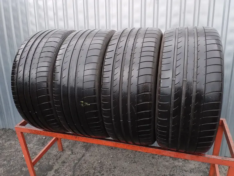 Комплект б/у шин 255/40 R19 Dunlop SP Quattromaxx