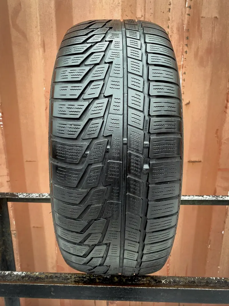 Б/у шина 255/40 R19 Nokian WR G2