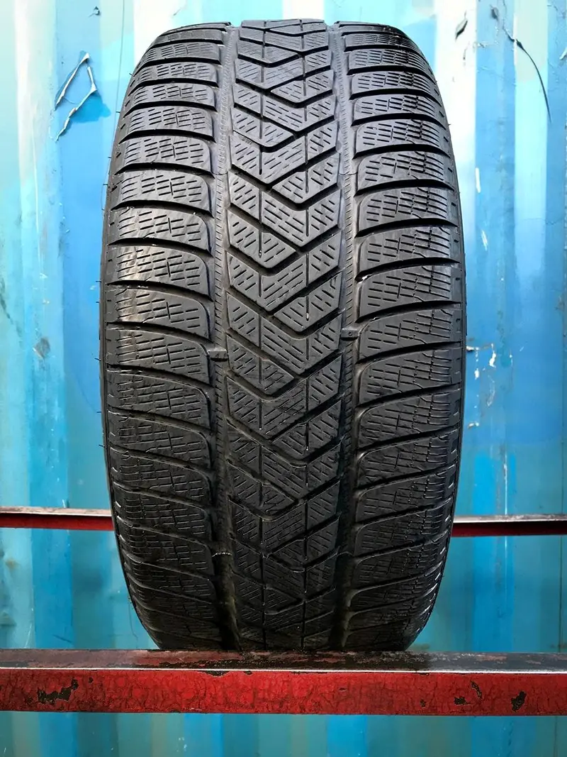 Б/у шина 255/40 R19 Pirelli Scorpion Winter
