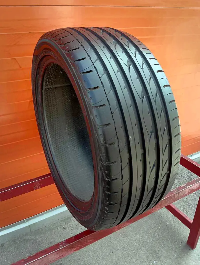 Б/у шина 255/40 R19 Yokohama Advan Sport V103