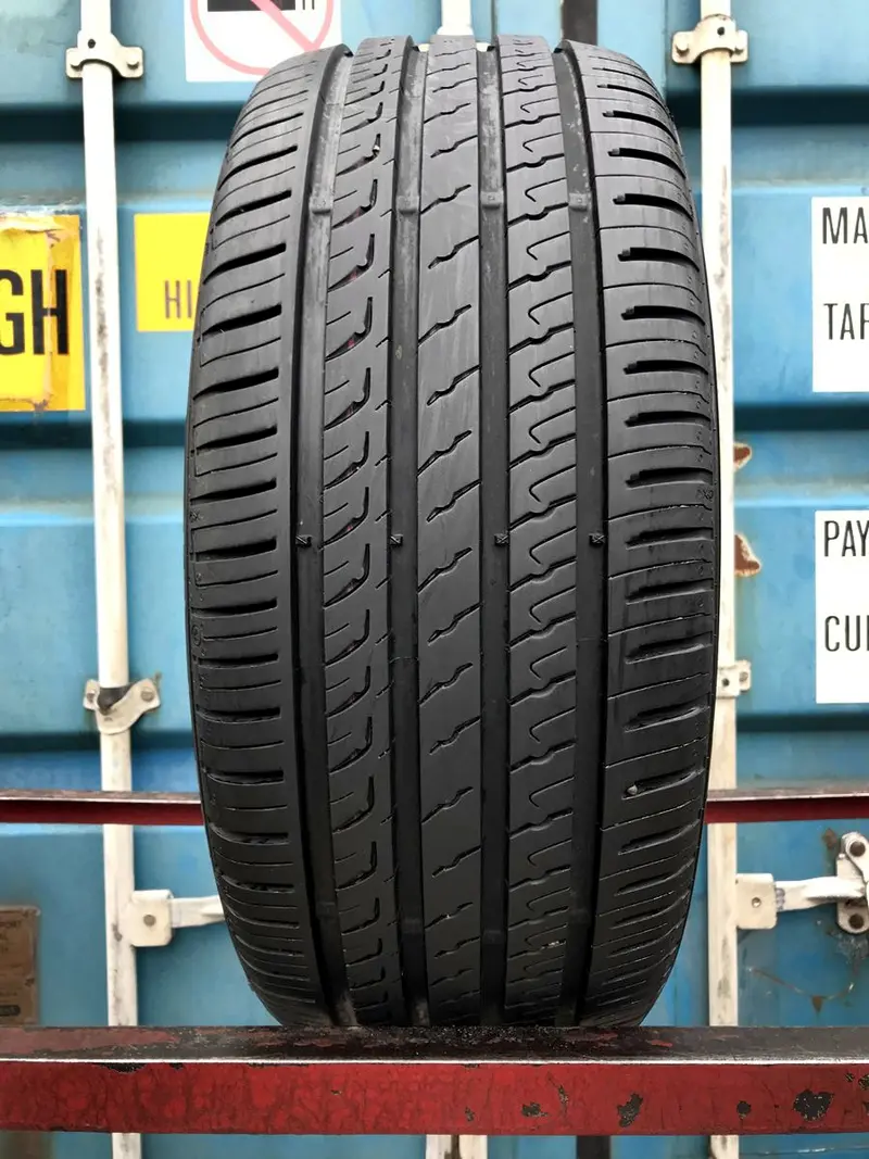 Б/у шина 255/40 R20 Barum Bravuris 5HM