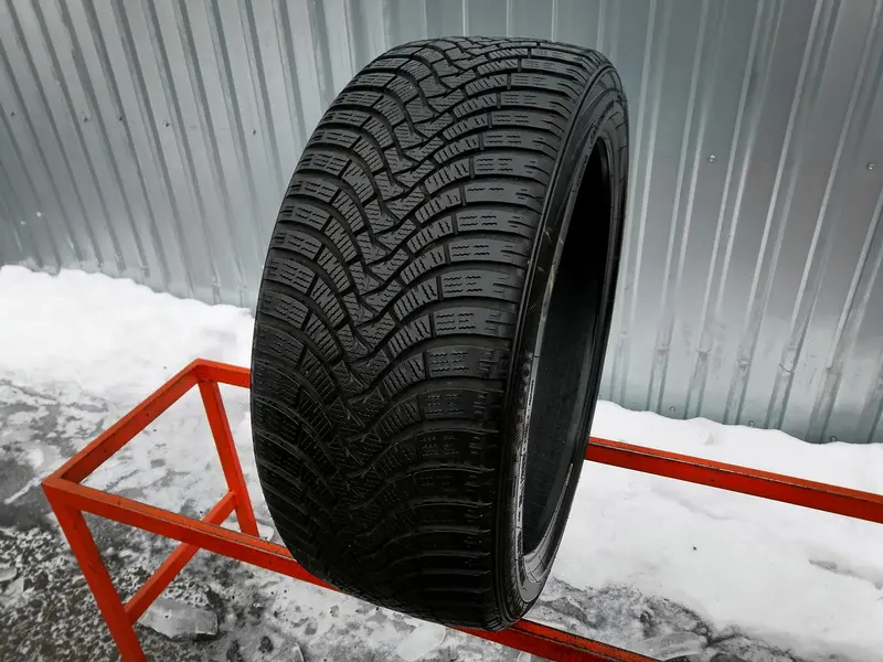 Б/у шина 255/40 R20 Falken Eurowinter HS01