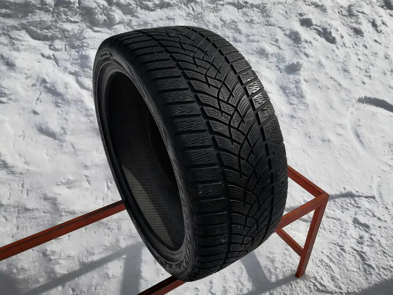 Б/у шина 255/40 R20 Goodyear Ultra Grip Perfomance GEN-1