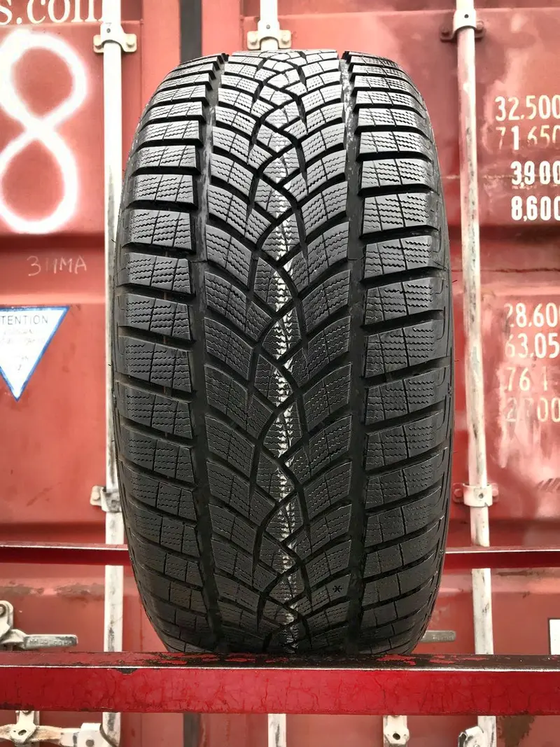 Б/у шина 255/40 R20 Goodyear Ultra Grip Perfomance GEN-1