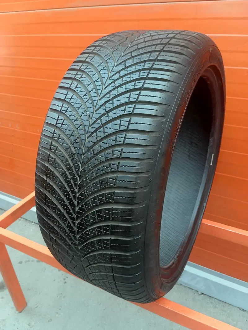 Б/у шина 255/40 R20 Goodyear Vector 4Seasons Gen-3
