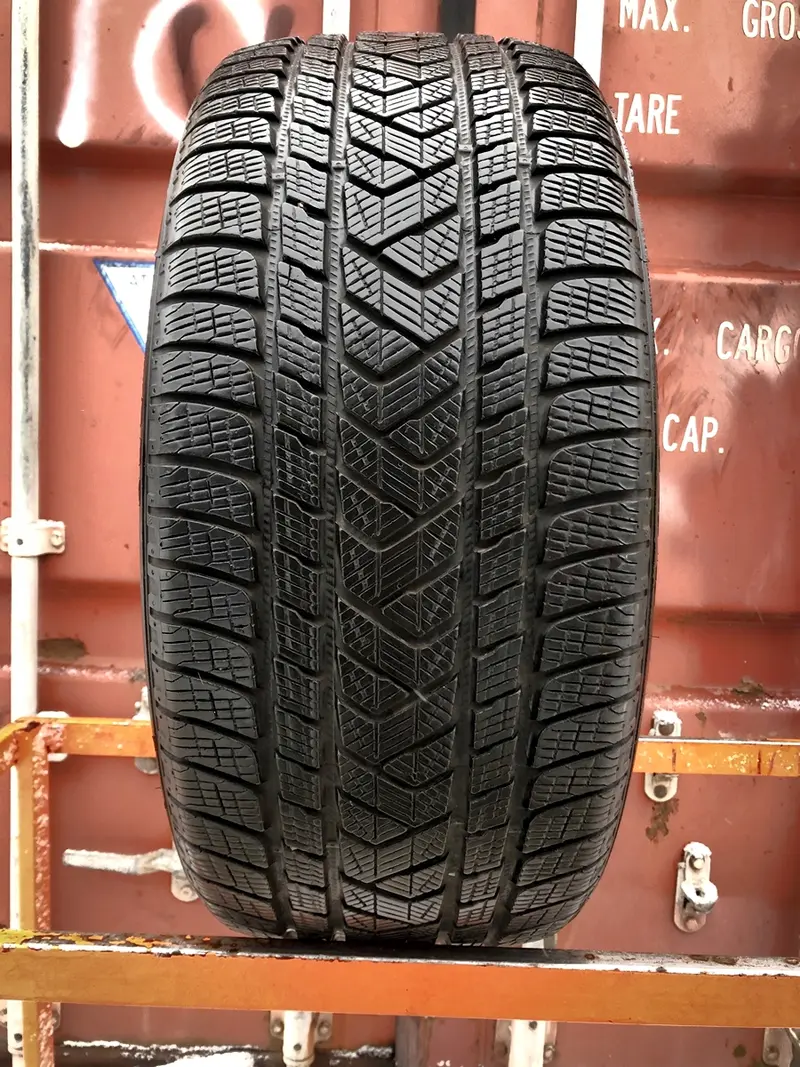 Б/у шина 255/40 R20 Pirelli Scorpion Winter