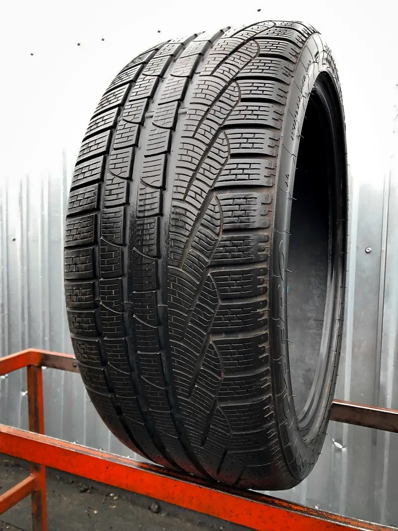 Б/у шина 255/40 R20 Pirelli Winter 240 Sottozero 2