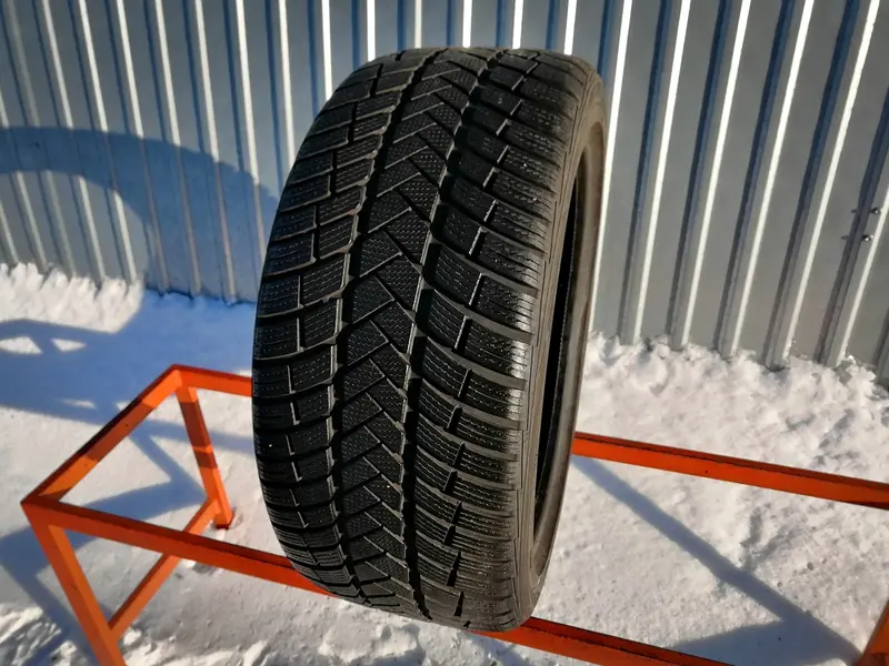 Б/у шина 255/40 R20 Vredestein Wintrac Pro