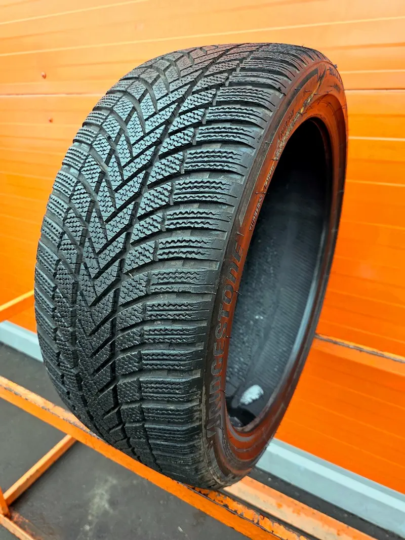 Б/у шина 255/40 R21 Bridgestone Blizzak LM-005, фото 1