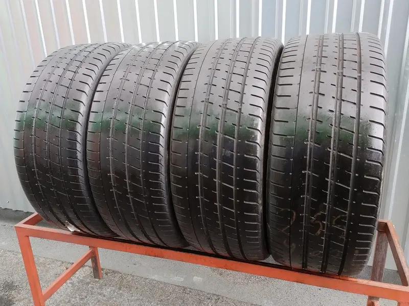 Комплект б/у шин 255/40 R21 Pirelli P Zero