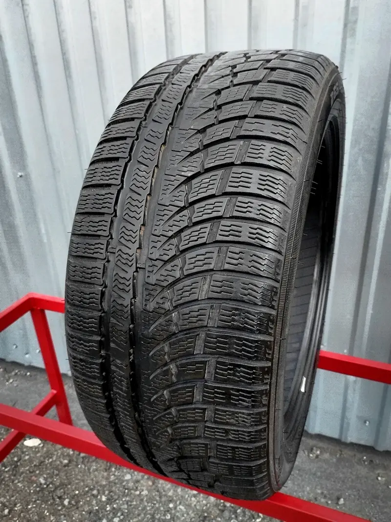 Б/у шина 255/45 R18 Nokian WR A4, фото 1
