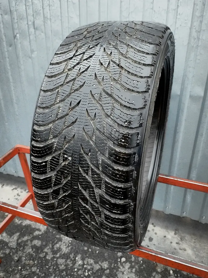 Б/у шина 255/45 R19 Nokian Hakkapeliitta R3 SUV