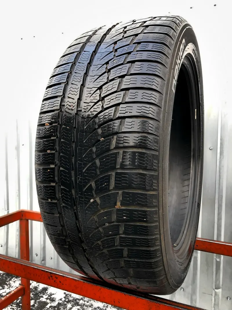 Б/у шина 255/45 R19 Nokian WR A4