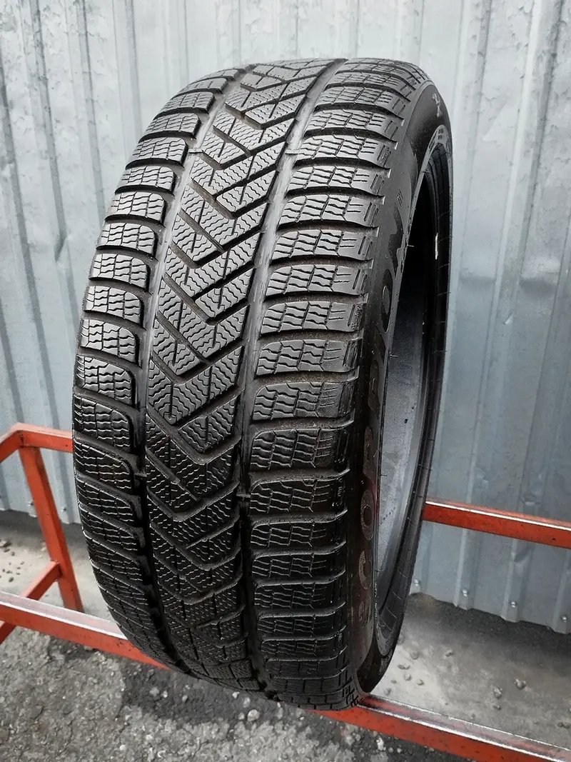Б/у шина 255/45 R19 Pirelli Scorpion Winter