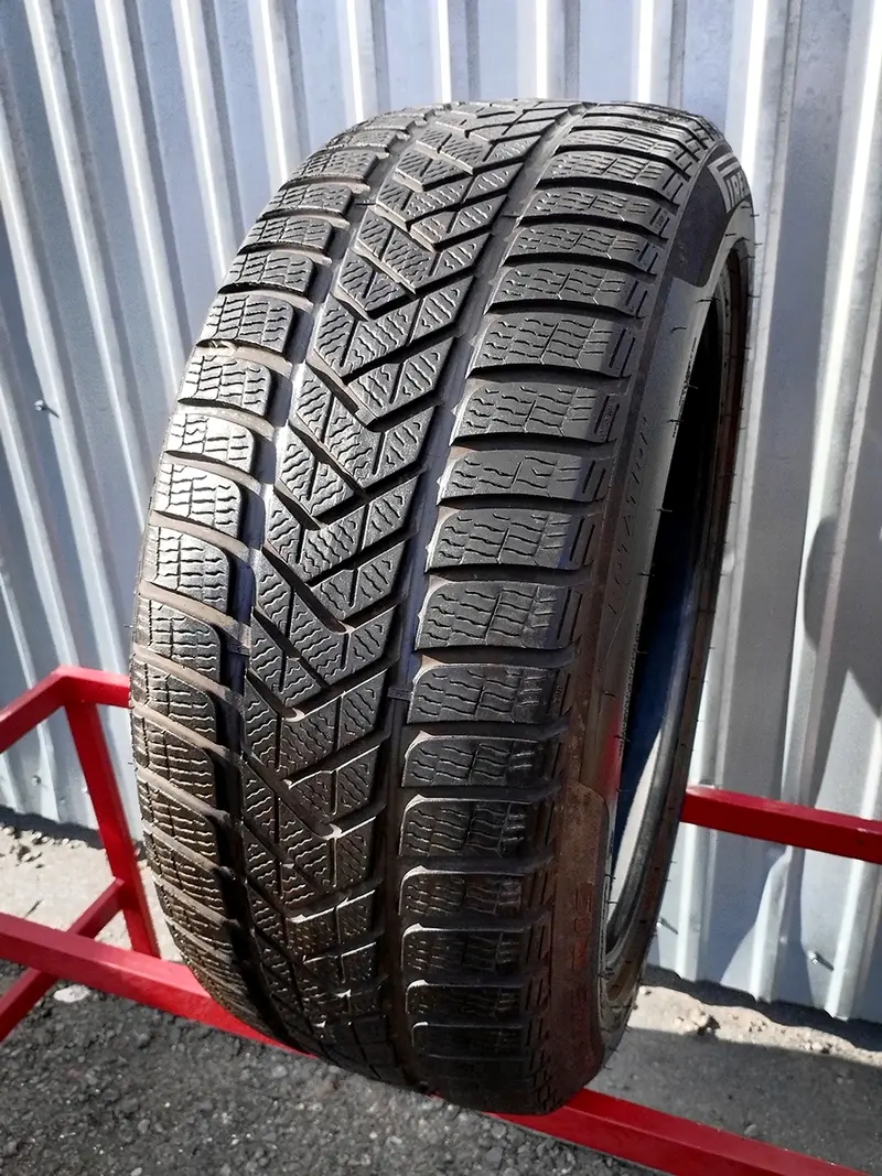 Б/у шина 255/45 R19 Pirelli Winter Sottozero 3