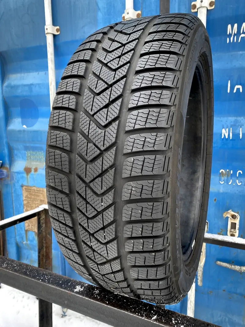 Б/у шина 255/45 R19 Pirelli Winter Sottozero 3