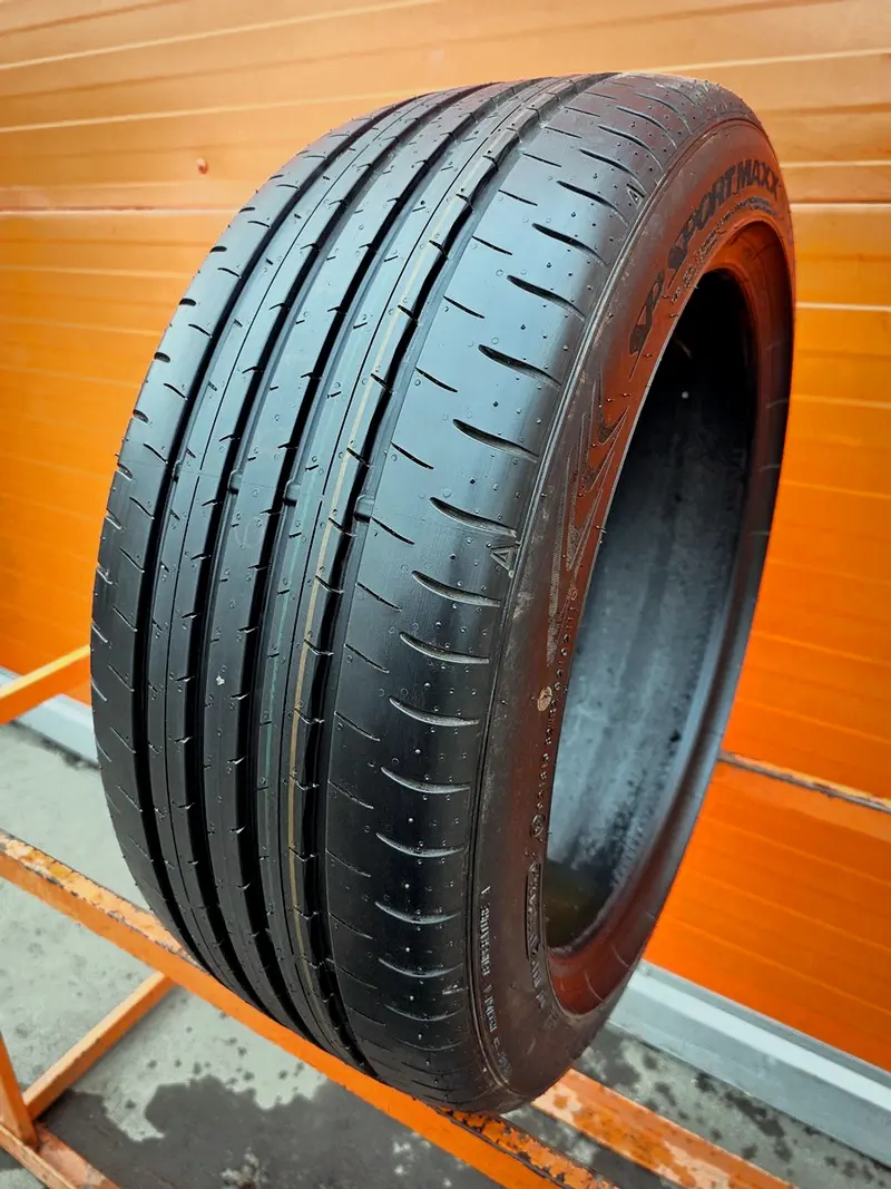 Б/у шина 255/45 R20 Dunlop SP Sport Maxx 060