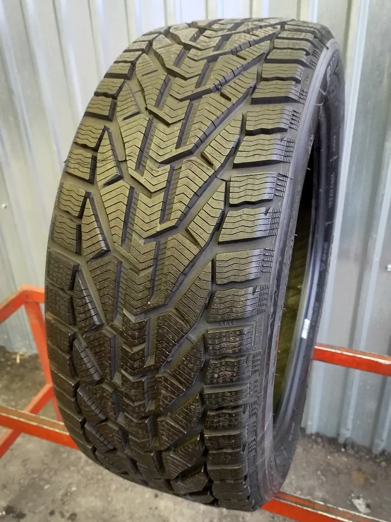 Б/у шина 255/45 R20 Kormoran SUV Snow