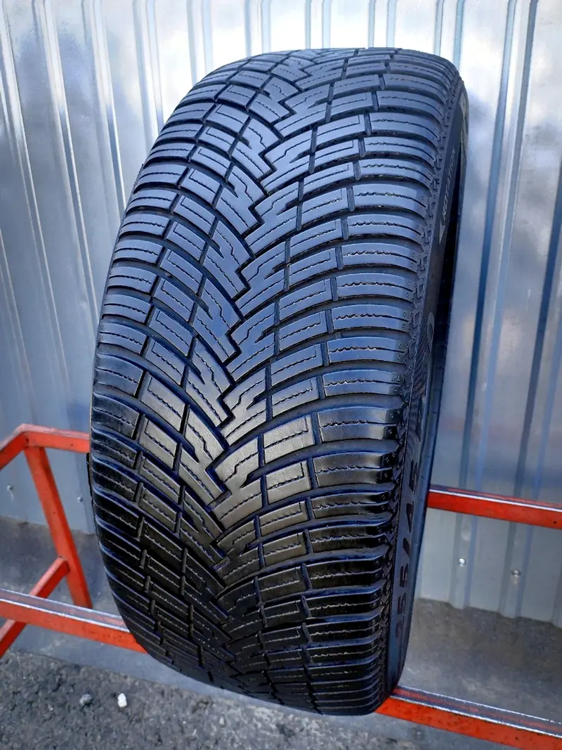 Б/у шина 255/45 R20 Pirelli Scorpion All Season SF2