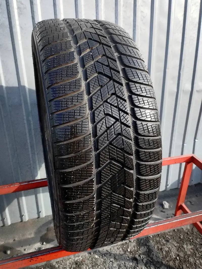 Б/у шина 255/45 R20 Pirelli Scorpion Winter 2